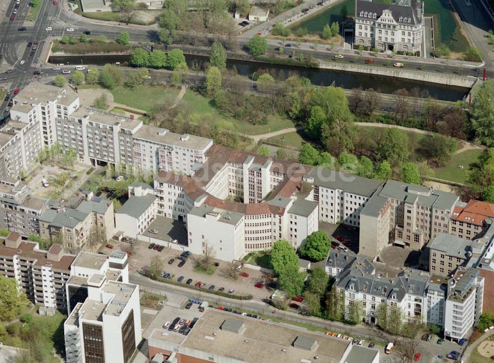 Berlin - Tiergarten von oben - Unternehmenssitz der Feuersozietät Öffentliche Leben Am Karlsbad 4-5 in 10785 Berlin - Tiergarten.