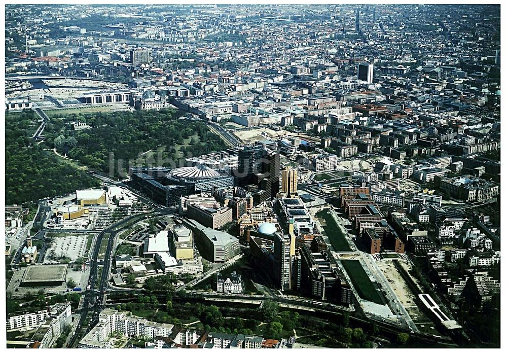 Luftaufnahme Berlin - Tiergarten - Unternehmenssitz der Feuersozietät Öffentliche Leben Am Karlsbad 4-5 in 10785 Berlin - Tiergarten.