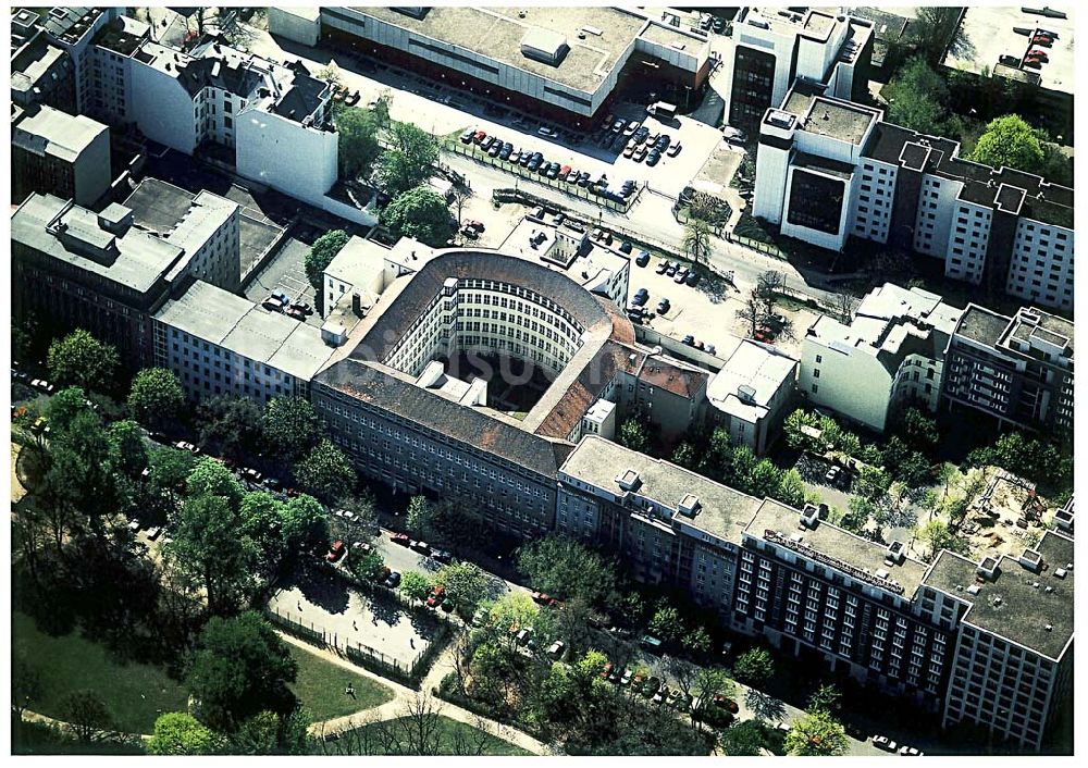 Berlin - Tiergarten von oben - Unternehmenssitz der Feuersozietät Öffentliche Leben Am Karlsbad 4-5 in 10785 Berlin - Tiergarten.22.04.2003