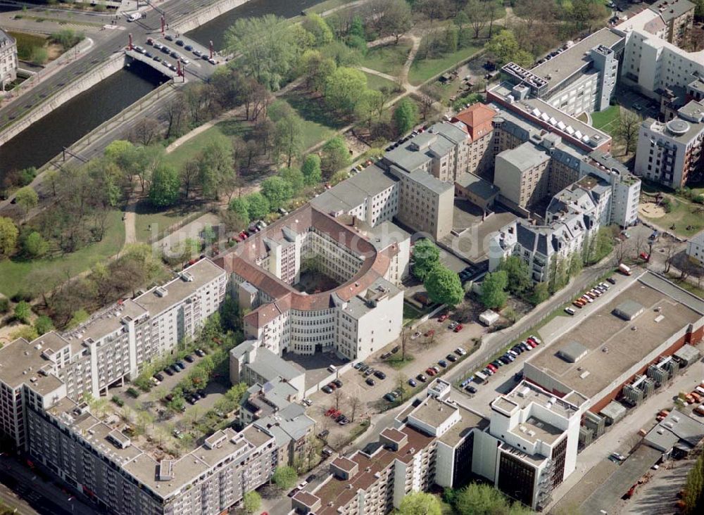 Berlin - Tiergarten aus der Vogelperspektive: Unternehmenssitz der Feuersozietät Öffentliche Leben Am Karlsbad 4-5 in 10785 Berlin - Tiergarten.