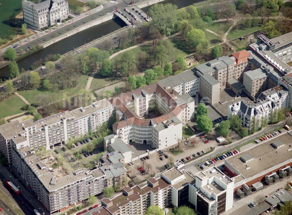 Luftbild Berlin - Tiergarten - Unternehmenssitz der Feuersozietät Öffentliche Leben Am Karlsbad 4-5 in 10785 Berlin - Tiergarten.