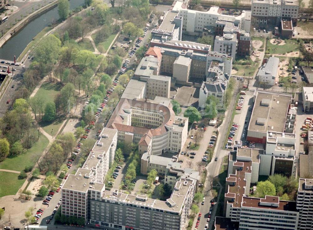 Berlin - Tiergarten von oben - Unternehmenssitz der Feuersozietät Öffentliche Leben Am Karlsbad 4-5 in 10785 Berlin - Tiergarten.