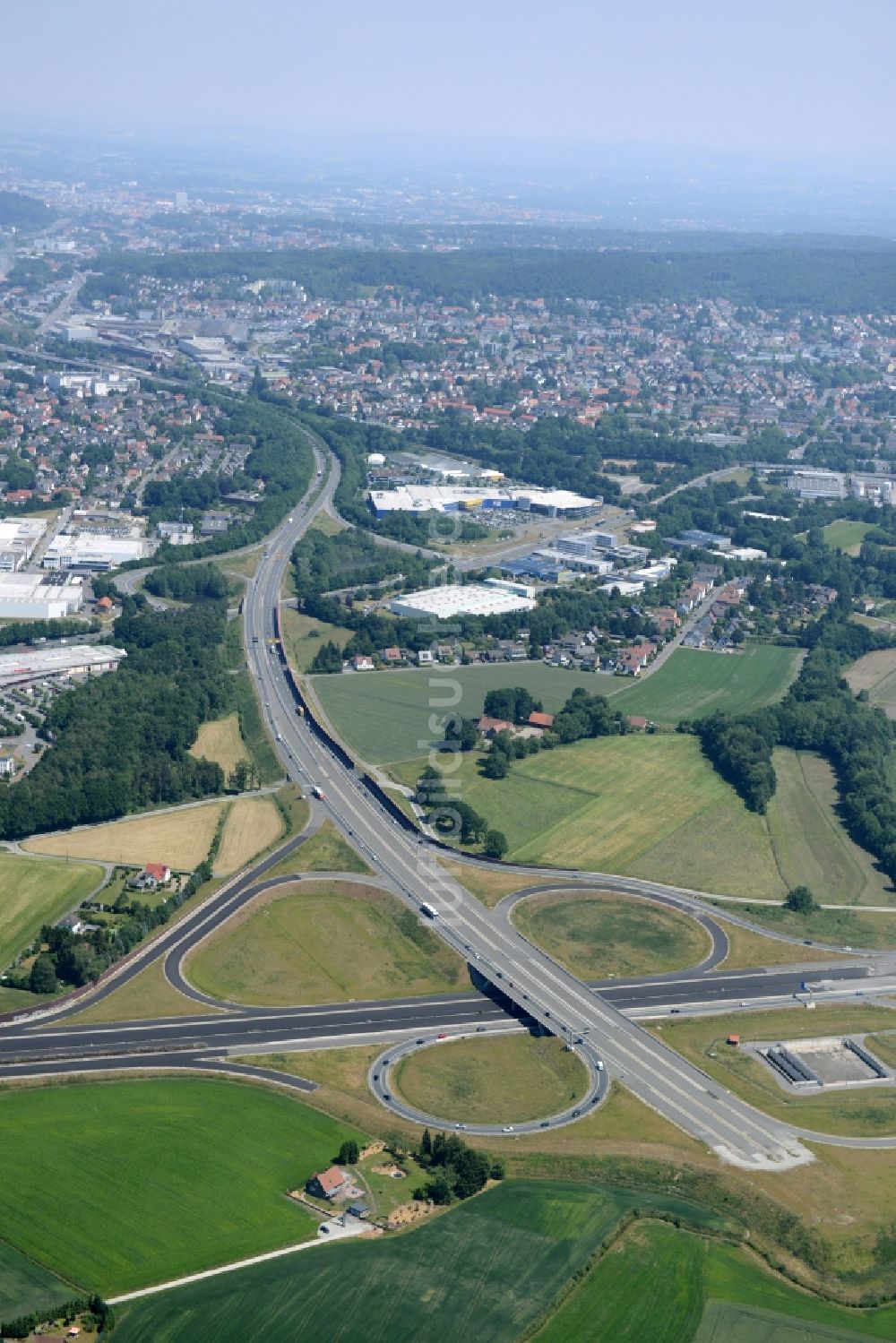 Bielefeld von oben - Unvollendete Autobahn- Abfahrt der BAB A33 an der Bundesstraße 61 in Bielefeld im Bundesland Nordrhein-Westfalen