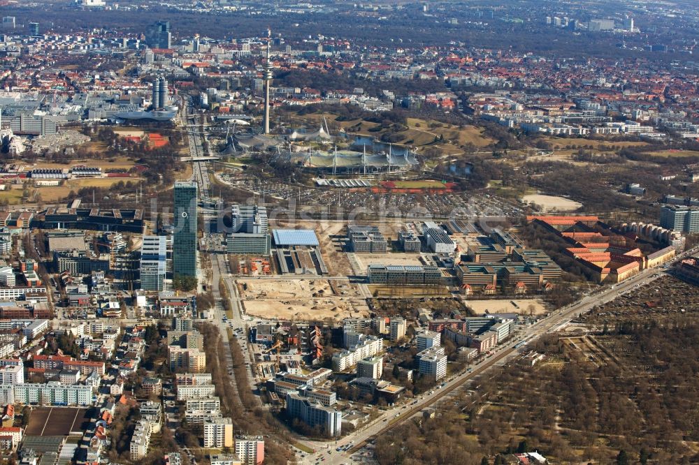 Luftbild München - Uptown Hochhaus des Firmensitzes der Telefonica Germany und der Astellas Pharma GmbH am Georg-Brauchle-Ring in München im Bundesland Bayern