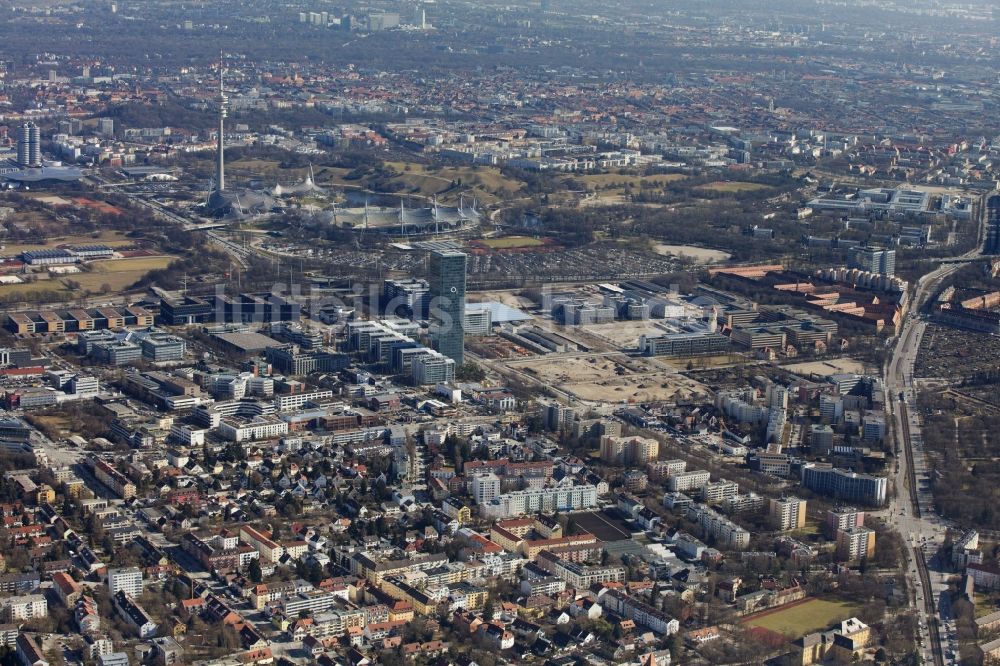 München aus der Vogelperspektive: Uptown Hochhaus des Firmensitzes der Telefonica Germany und der Astellas Pharma GmbH am Georg-Brauchle-Ring in München im Bundesland Bayern