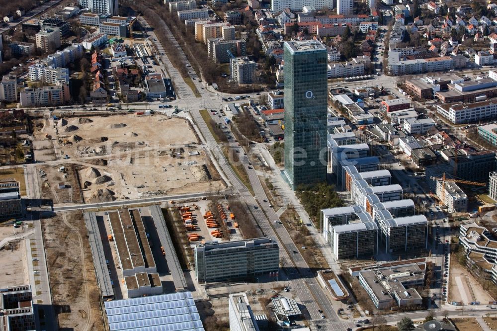 Luftbild München - Uptown Hochhaus des Firmensitzes der Telefonica Germany und der Astellas Pharma GmbH am Georg-Brauchle-Ring in München im Bundesland Bayern