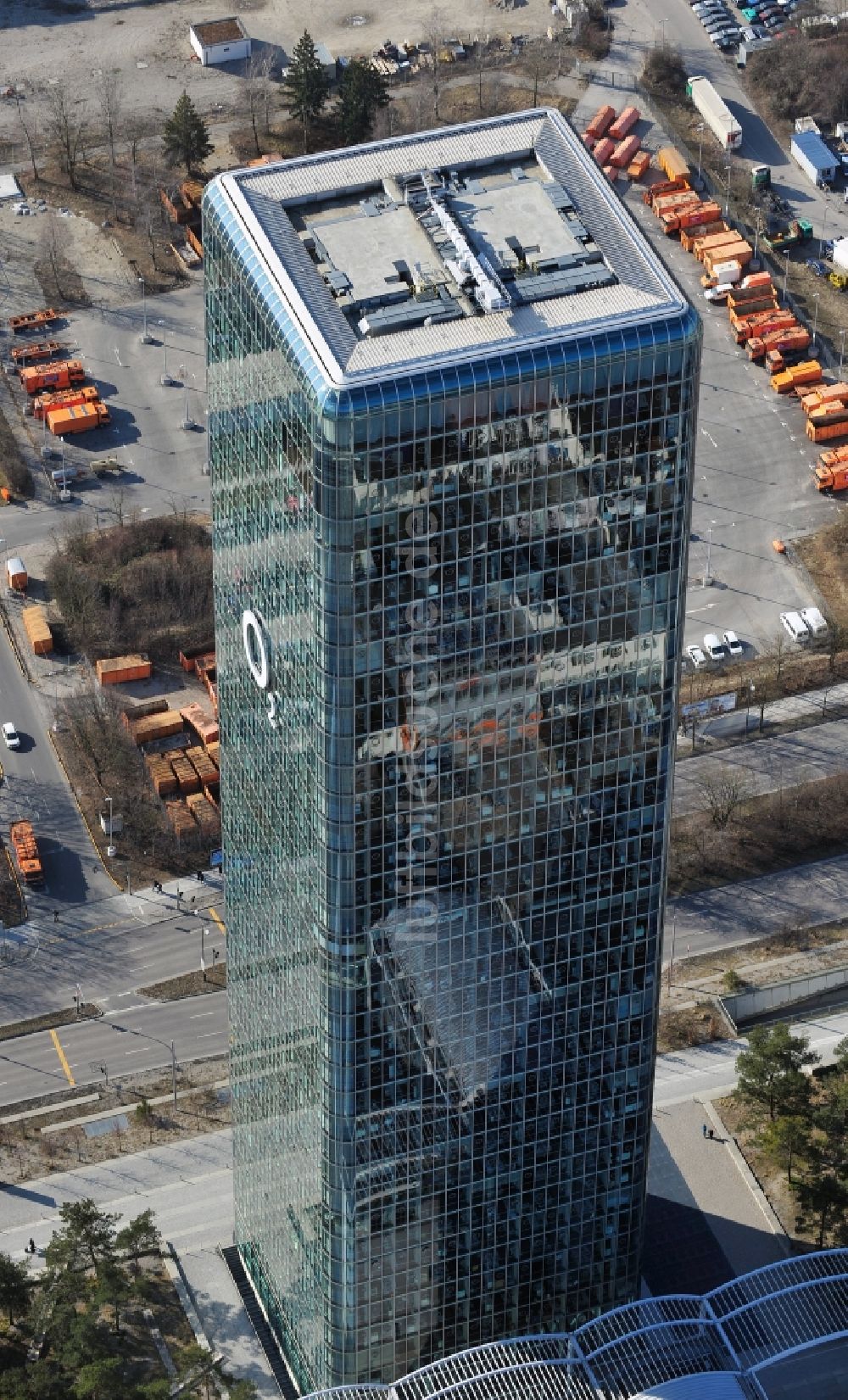 Luftaufnahme München - Uptown O2 - Hochhaus am Georg-Brauchle-Ring im Stadtteil Moosach in München im Bundesland Bayern