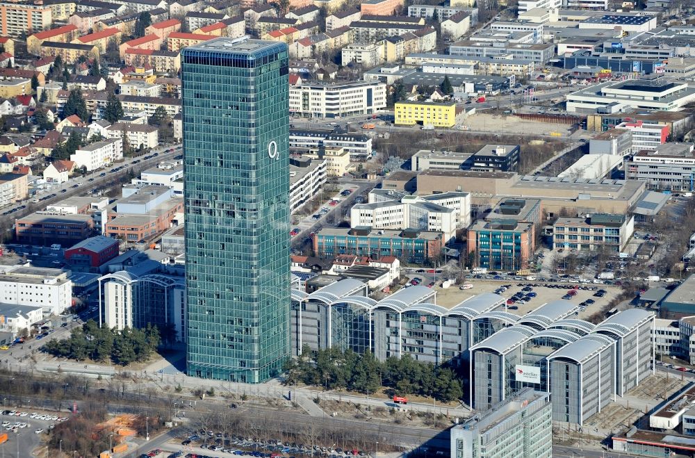 München von oben - Uptown O2 - Hochhaus am Georg-Brauchle-Ring im Stadtteil Moosach in München im Bundesland Bayern