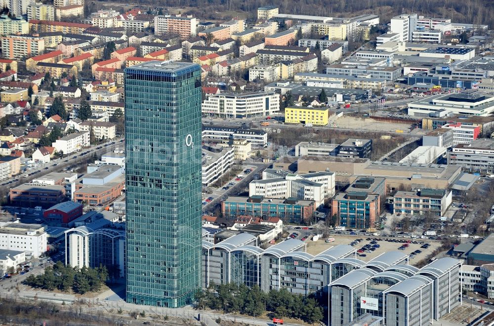 München aus der Vogelperspektive: Uptown O2 - Hochhaus am Georg-Brauchle-Ring im Stadtteil Moosach in München im Bundesland Bayern