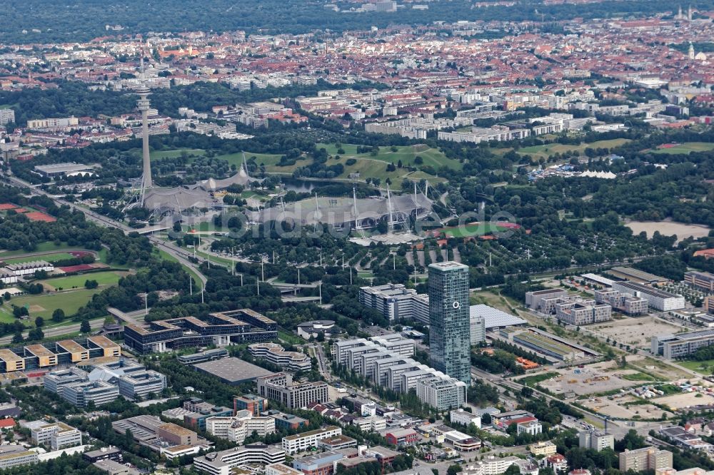 München von oben - Uptown O2 - Hochhaus am Georg-Brauchle-Ring im Stadtteil Moosach in München im Bundesland Bayern