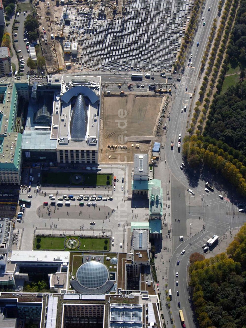 Berlin aus der Vogelperspektive: US Botschaft und Holocaust Denkmal