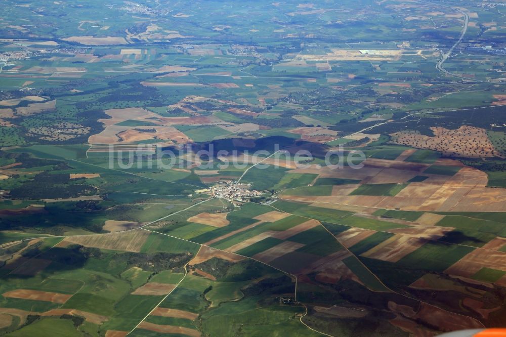 Usanos von oben - Usanos in der landwirtschaftlich genutzten Landschaft von Castilla-La Mancha, Spanien