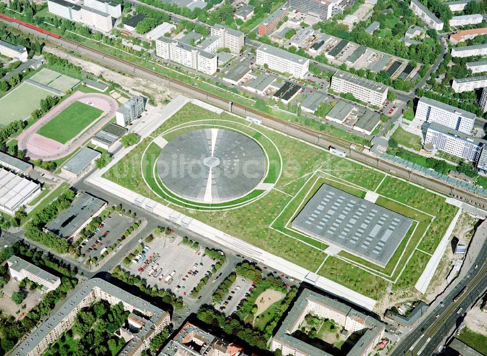 Berlin - Hellersdorf aus der Vogelperspektive: Velodrom an der Landsberger Allee.,