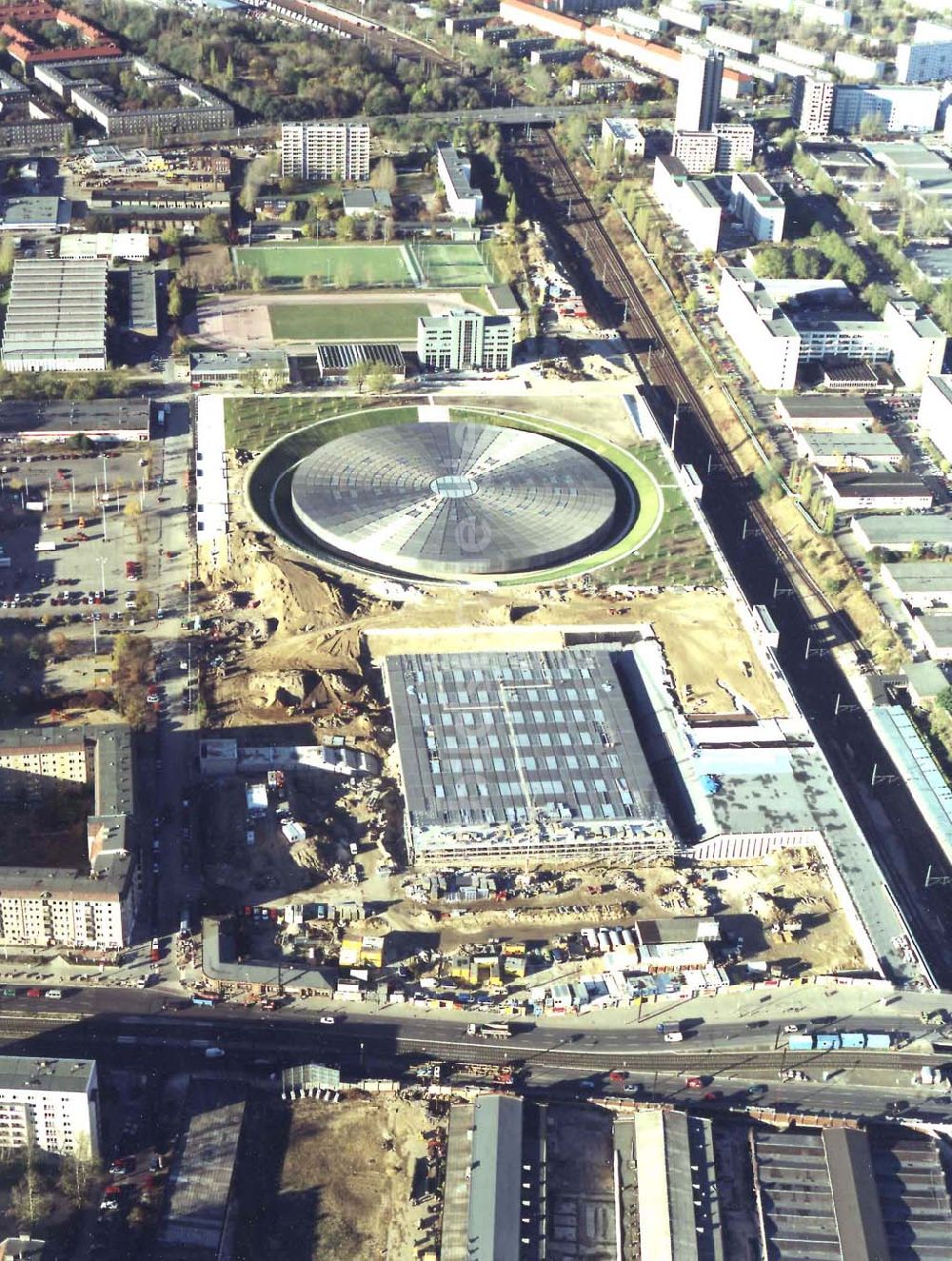 Luftbild Berlin - Velodrom und Schwimmhallenneubau der OSB Sportstätten GmbH an der Landsberger Allee in Berlin