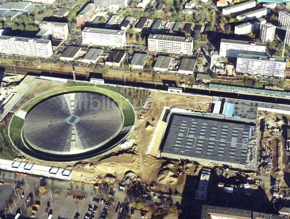 Luftaufnahme Berlin - Velodrom und Schwimmhallenneubau der OSB Sportstätten GmbH an der Landsberger Allee in Berlin