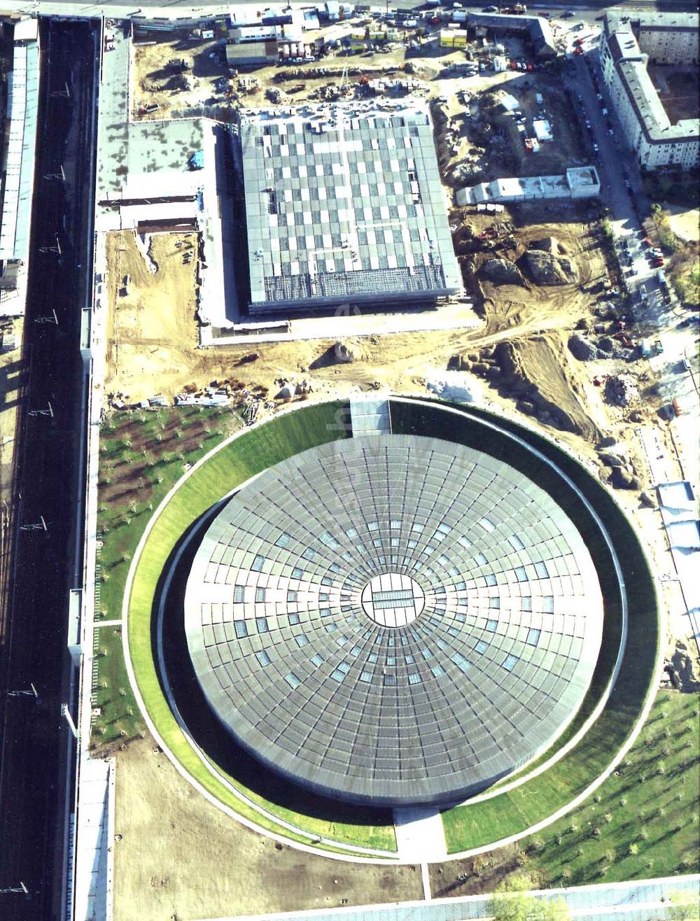 Luftaufnahme Berlin - Velodrom und Schwimmhallenneubau der OSB Sportstätten GmbH an der Landsberger Allee in Berlin