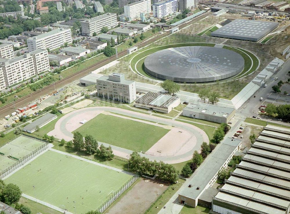 Luftbild Berlin - Velodrom und Schwimmhallenneubau der OSB-Sportstättenbau GmbH an der Landsberger Allee in Berlin