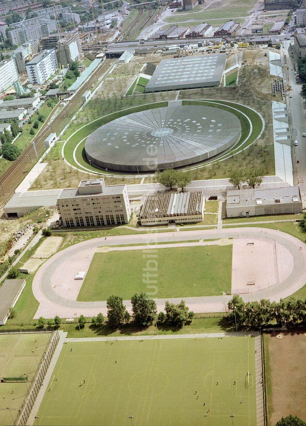 Berlin aus der Vogelperspektive: Velodrom und Schwimmhallenneubau der OSB-Sportstättenbau GmbH an der Landsberger Allee in Berlin