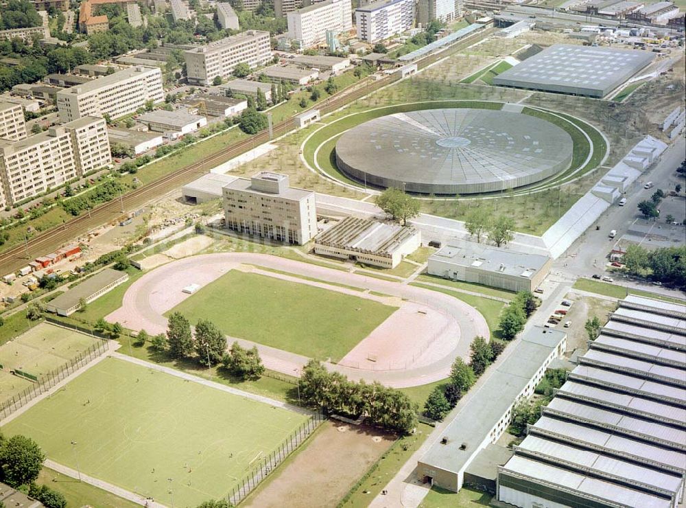 Luftbild Berlin - Velodrom und Schwimmhallenneubau der OSB-Sportstättenbau GmbH an der Landsberger Allee in Berlin