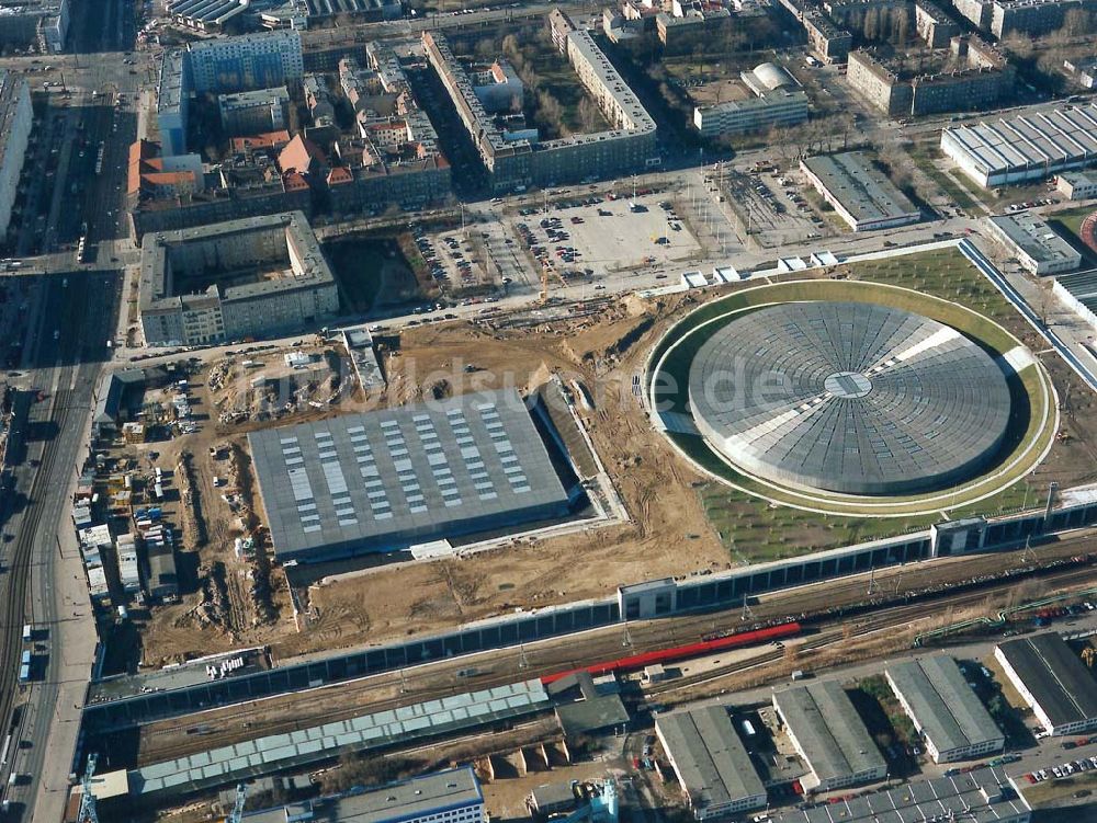 Berlin - Friedrichshain aus der Vogelperspektive: Velodrom-Sportstättenneubauten an der Landsberger Allee.