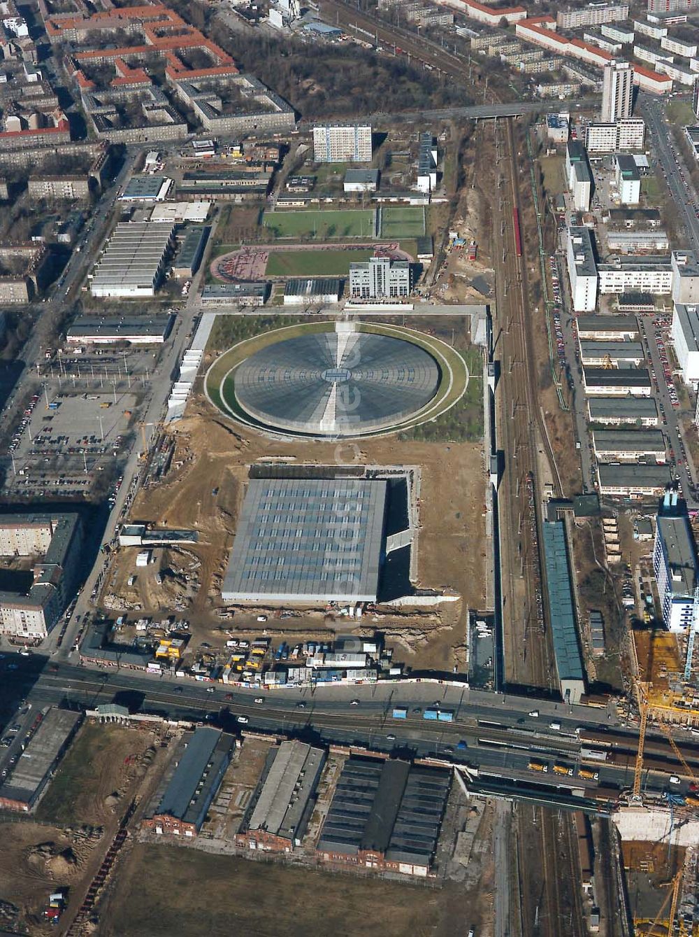 Luftbild Berlin - Friedrichshain - Velodrom-Sportstättenneubauten an der Landsberger Allee.