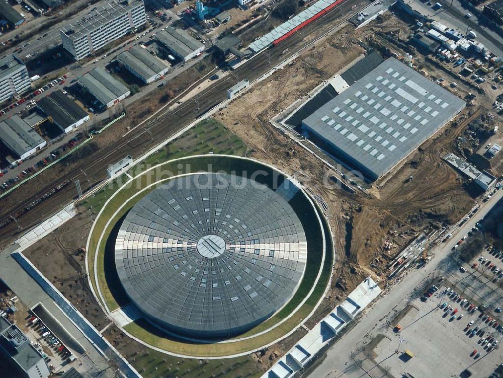 Berlin - Friedrichshain von oben - Velodrom-Sportstättenneubauten an der Landsberger Allee.