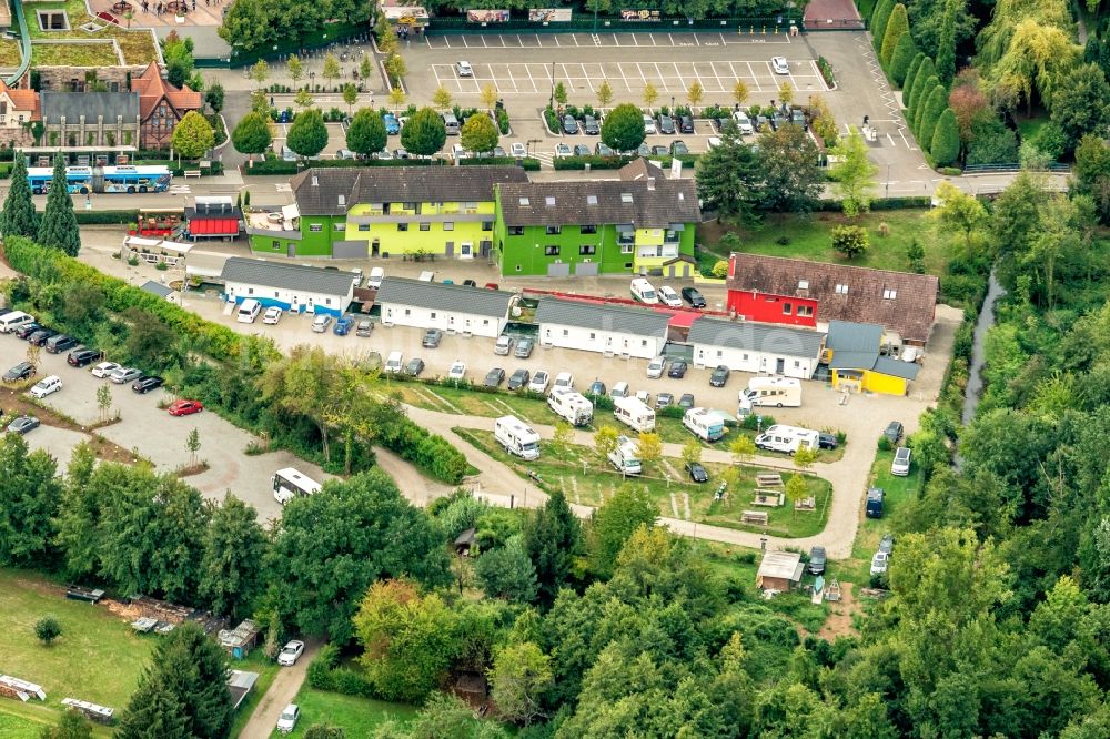 Luftaufnahme Rust - Veranstaltungsgelände der Fahrgeschäfte im Europa Park in Rust im Bundesland Baden-Württemberg, Deutschland