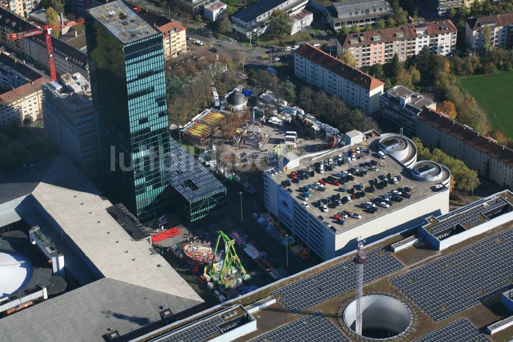 Basel aus der Vogelperspektive: Veranstaltungsgelände der Herbstmesse mit Rummel beim Messegelände und der Rosentalanlage in Basel, Schweiz. Die Basler Herbstmesse ist der größte Jahrmarkt in der Schweiz