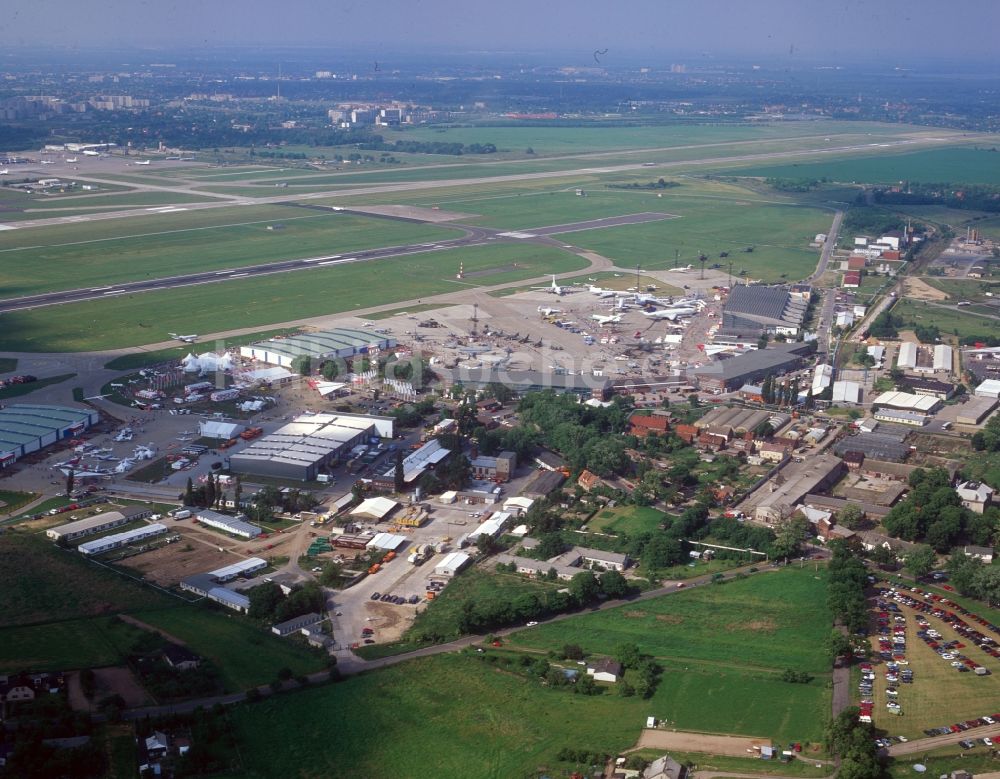 Schönefeld von oben - Veranstaltungsgelände der ILA Internationale Luft- und Raumfahrtausstellung in Berlin-Schönefeld im Bundesland Brandenburg