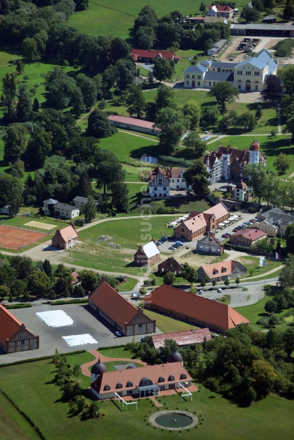 Basedow von oben - Veranstaltungshalle in Basedow im Bundesland Mecklenburg-Vorpommern