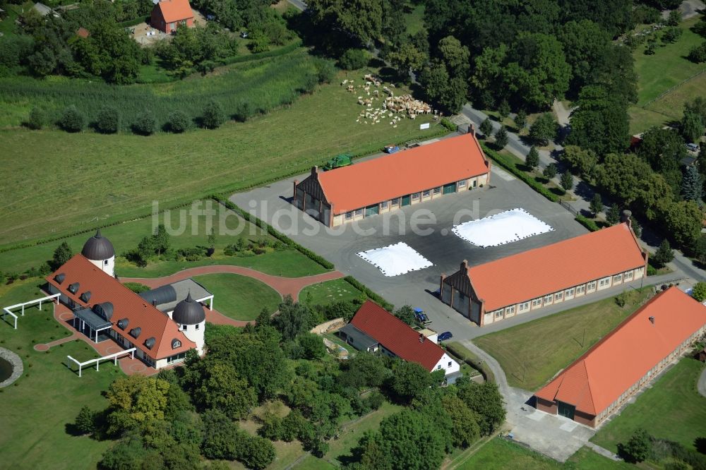 Basedow von oben - Veranstaltungshalle in Basedow im Bundesland Mecklenburg-Vorpommern