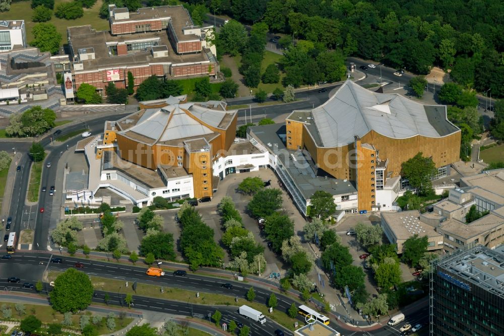 Luftbild Berlin - Veranstaltungshalle Berliner Philharmonie an der Herbert-von-Karajan-Straße in Berlin