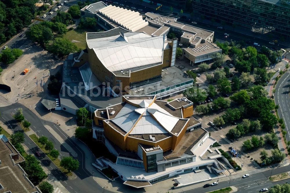 Luftbild Berlin - Veranstaltungshalle Berliner Philharmonie an der Herbert-von-Karajan-Straße in Berlin