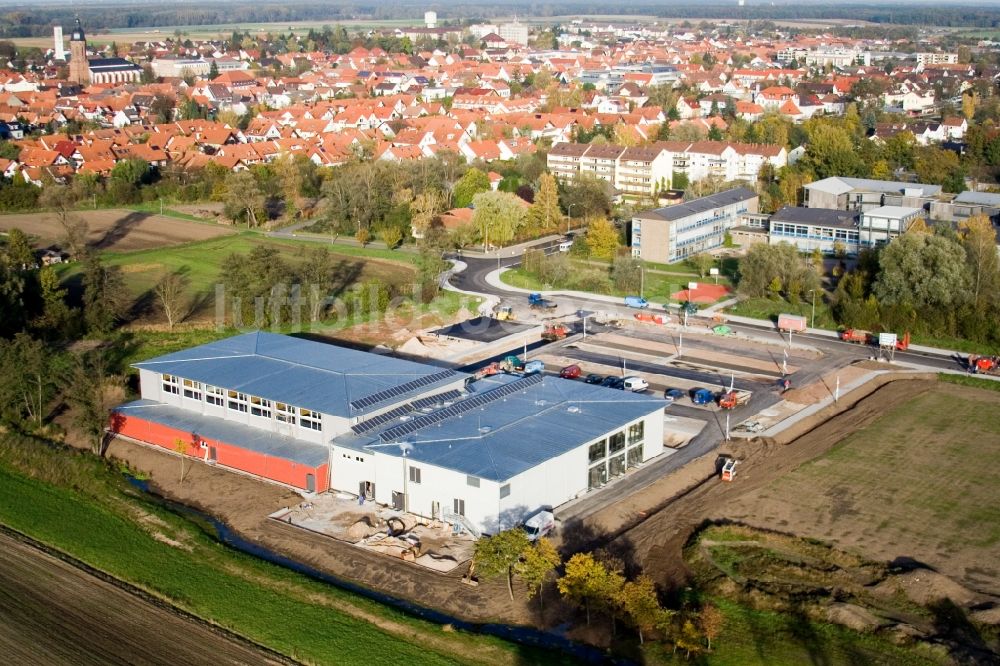 Kandel aus der Vogelperspektive: Veranstaltungshalle Bienwaldhalle in Kandel im Bundesland Rheinland-Pfalz