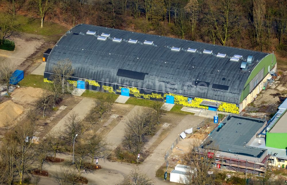 Luftbild Moers - Veranstaltungshalle Festivalhalle Venloer Straße in Moers im Bundesland Nordrhein-Westfalen