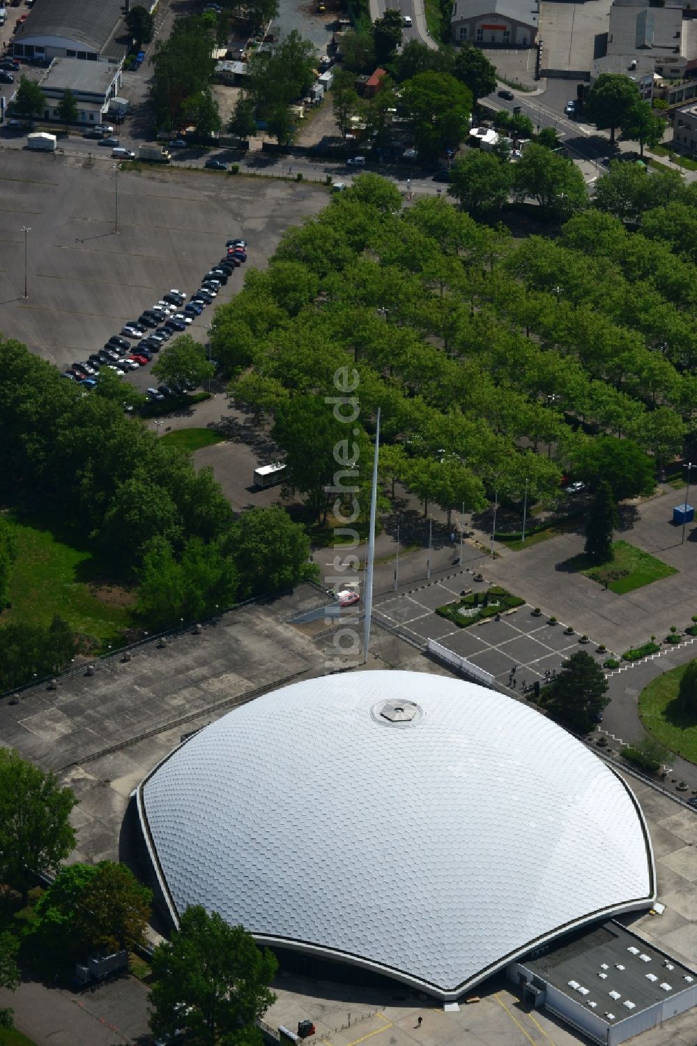 Frankfurt am Main von oben - Veranstaltungshalle in Frankfurt am Main im Bundesland Hessen