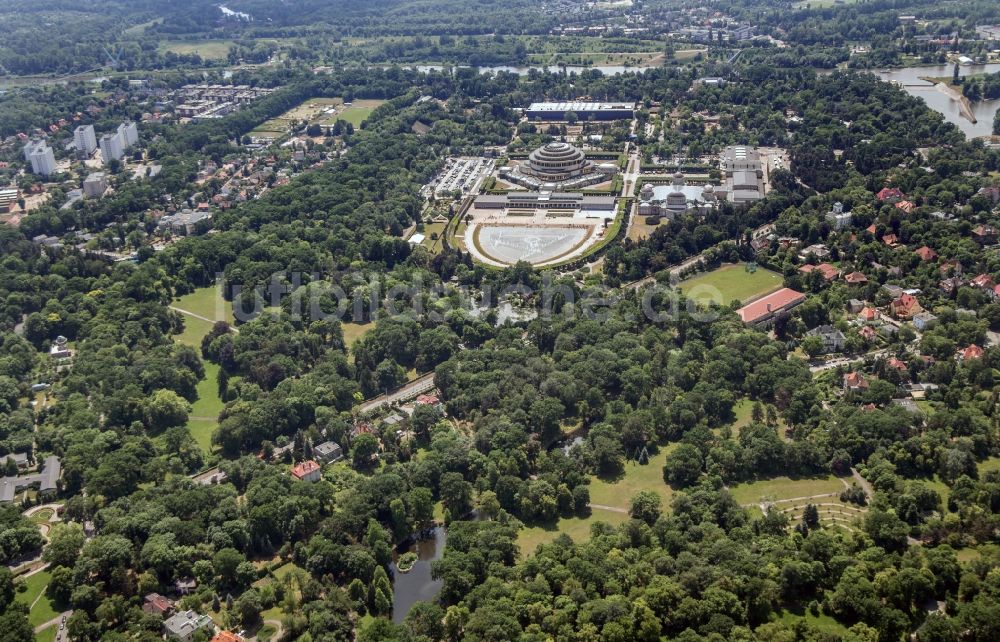 Luftaufnahme Wroclaw Breslau - Veranstaltungshalle Jahrhunderthalle Hala Stulecia Wystawowa in Wroclaw Breslau in Niederschlesien, Polen