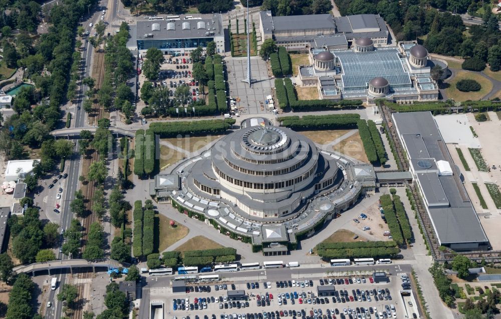 Luftaufnahme Wroclaw Breslau - Veranstaltungshalle Jahrhunderthalle Hala Stulecia Wystawowa in Wroclaw Breslau in Niederschlesien, Polen