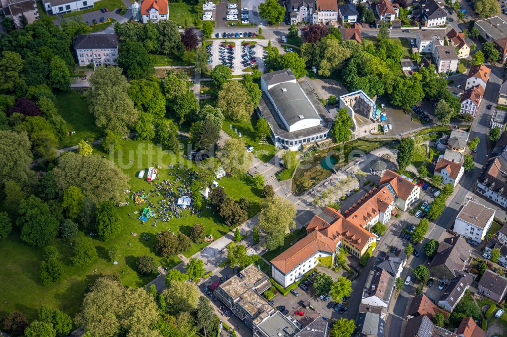 Bad Lippspringe aus der Vogelperspektive: Veranstaltungshalle und Kongresshaus in Bad Lippspringe im Bundesland Nordrhein-Westfalen, Deutschland