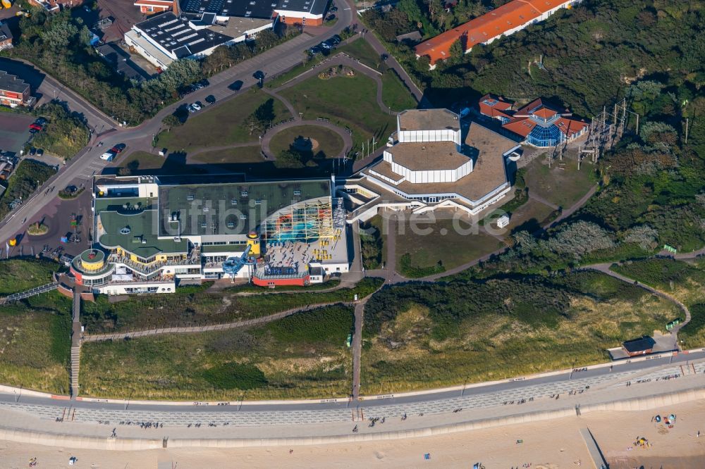 Borkum aus der Vogelperspektive: Veranstaltungshalle auf der Kulturinsel in Borkum im Bundesland Niedersachsen, Deutschland