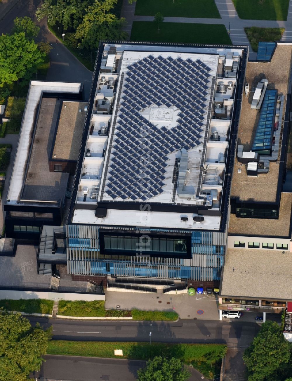 Luftaufnahme Koblenz - Veranstaltungshalle Rhein-Mosel-Halle an der Julius-Wegeler-Straße in Koblenz im Bundesland Rheinland-Pfalz, Deutschland