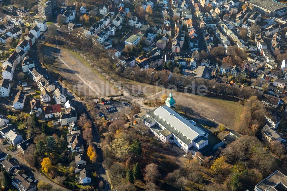 Luftbild Lüdenscheid - Veranstaltungshalle Schützenhalle in Lüdenscheid im Bundesland Nordrhein-Westfalen, Deutschland