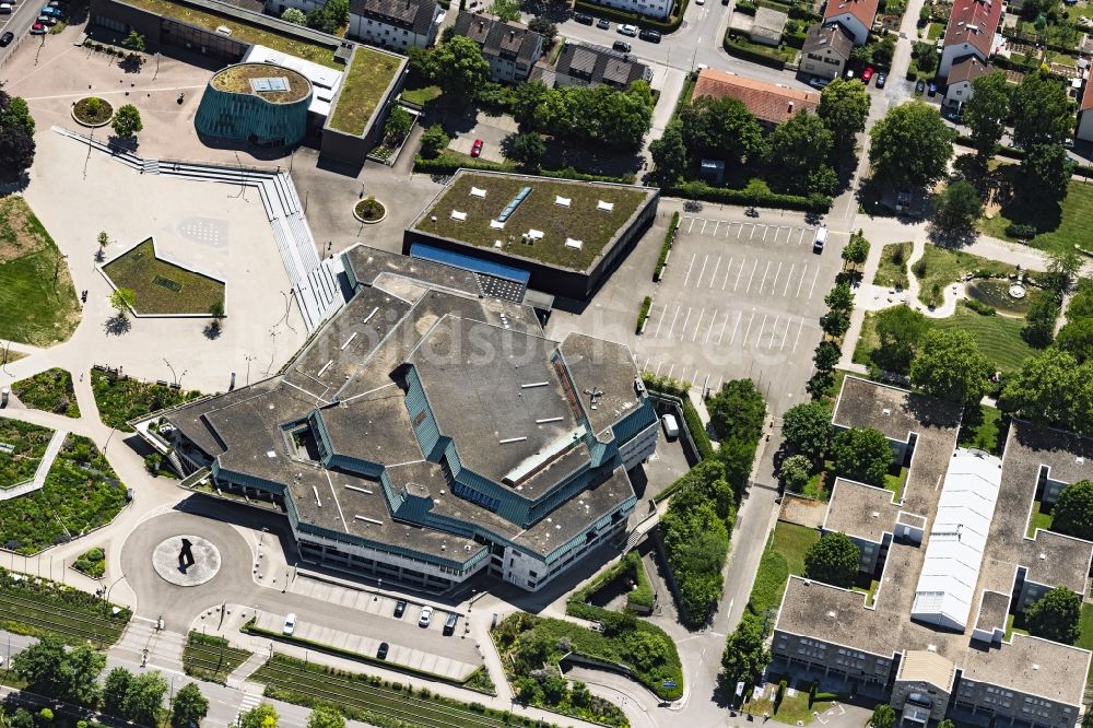 Fellbach aus der Vogelperspektive: Veranstaltungshalle Schwabenlandhalle in Fellbach im Bundesland Baden-Württemberg, Deutschland