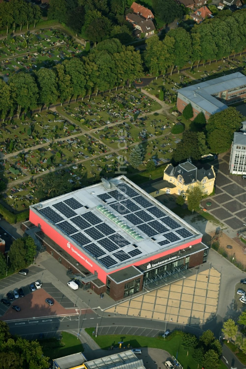 Aurich von oben - Veranstaltungshalle Sparkassen-Arena in Aurich im Bundesland Niedersachsen