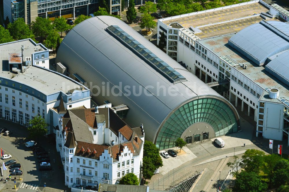 Bielefeld von oben - Veranstaltungshalle Stadthalle Bielefeld in Bielefeld im Bundesland Nordrhein-Westfalen, Deutschland