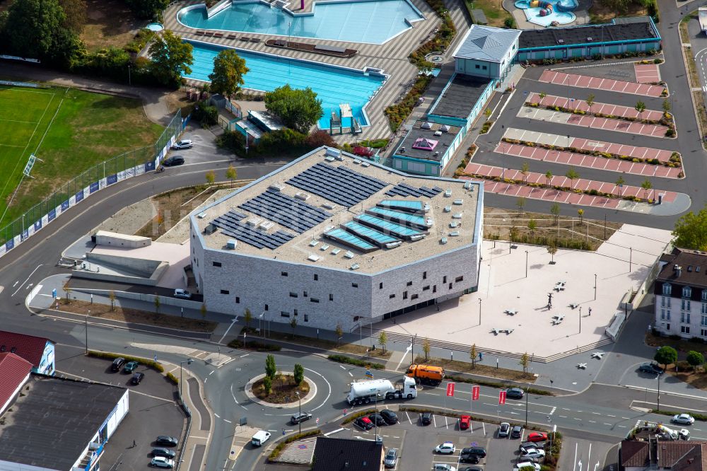 Luftaufnahme Lohr am Main - Veranstaltungshalle Stadthalle in Lohr am Main im Bundesland Bayern, Deutschland