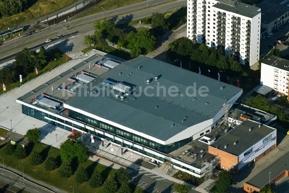 Rostock von oben - Veranstaltungshalle StadtHalle Rostock in Rostock im Bundesland Mecklenburg-Vorpommern, Deutschland