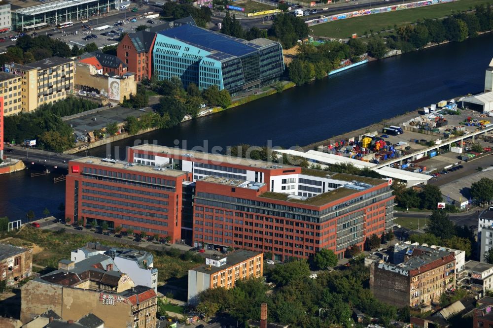 Luftbild Berlin - verdi Gewerkschafts- Zentrale am Spreeufer im Bezirk Friedrichshain-Kreuzberg in Berlin