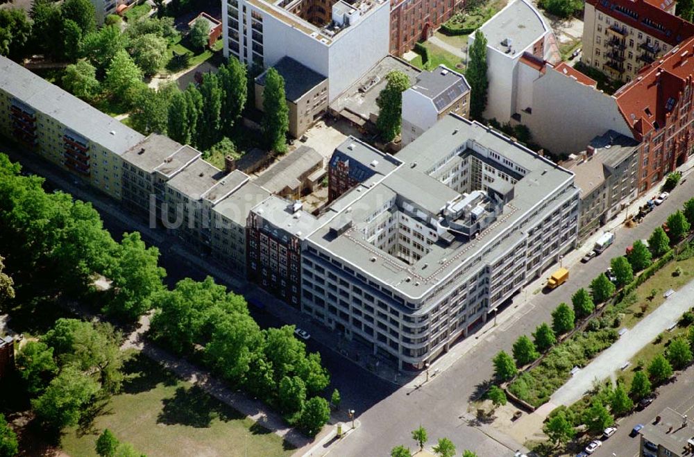 Berlin / Mitte von oben - verdi - / IG - Medien - Bürogebäude und Charitas - Station am Engelbecken in Berlin - Mitte