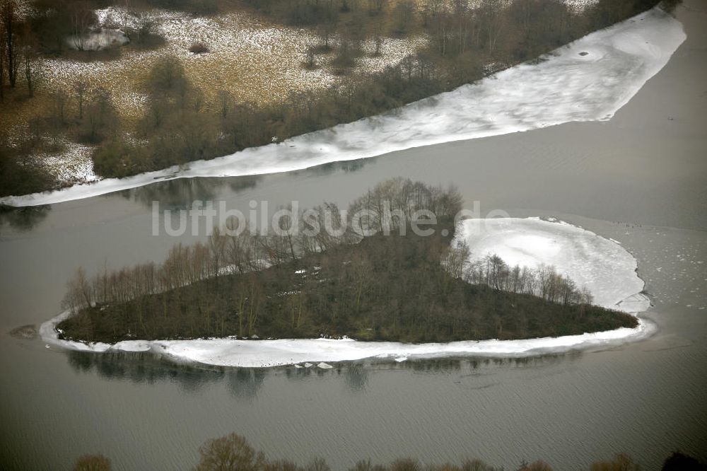 Luftbild Witten - Vereiste Ruhrinsel an der Einmündung zum Kemnader See in Witten; Nordrhein-Westfalen